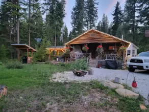 The Trout Shack on the banks of the Wenatchee River - Image 2