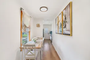 Bright & Modern House Near SoCo - Image 3