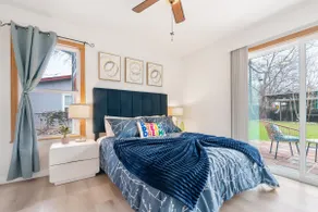 Bright & Modern House Near SoCo - Image 2