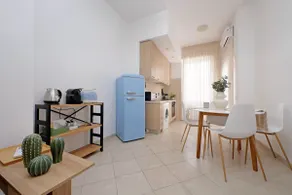 Central • excellent connections to Rome and APT - Image 3