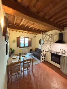 Tuscan Apartment Getaway - Image 5