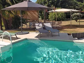 Large family home with heated pool - Image 2