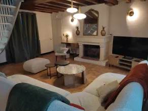 Large family home with heated pool - Image 3