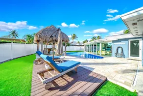 Pool & Waterfront! Tiki Hut+Close To Beach! - Image 3