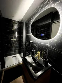 Black Suite – Jacuzzi & Secret Cellar - Image 5