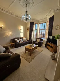 Stunning 3 bed apartment - Image 2