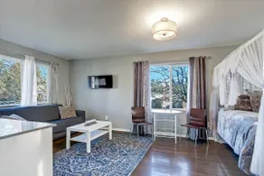 The Retreat- Romantic private suite - Image 2