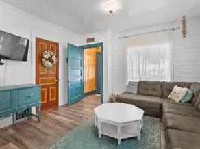 Clara Vida Inn- 1/2 Block from Lake and beach! - Image 3