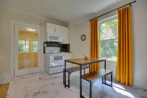 Sleeps 6 | ½ Mi to Casino | 2bd/1bath | 3 Beds - Image 5