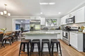 Palm Breeze Getaway Tampa - Image 5