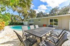 Palm Breeze Getaway Tampa - Image 4