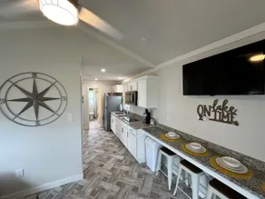 Lake View 2 Bedroom Cabin - Image 3