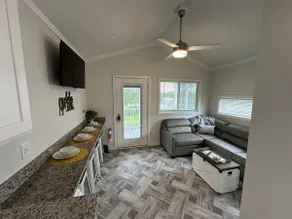 Lake View 2 Bedroom Cabin - Image 2