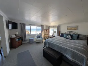 Beachfront House in Kewaunee - Image 5