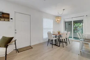 Naples Nest- Located near Beaches and Downtown - Image 3