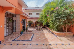 House for 12, private pool, 5 bedrooms, 5 bathrooms - Image 3