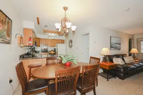 Lincoln Condo with slope view - Image 5