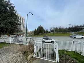 Mordern 2-Bedroom Vancouver Getaway Prime Location - Image 5