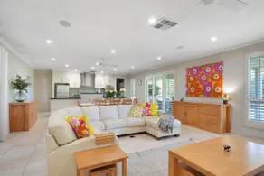 Ella’s Garden •Luxury Barossa Retreat•3 King Rooms - Image 2