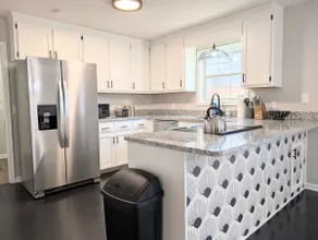 Cozy Modern Home- 3BR/2 Bath 5 min to base - Image 5