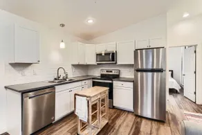 1Bd close to Nike, Intel & Train - Image 2