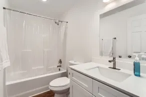 1Bd close to Nike, Intel & Train - Image 4