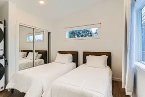 1Bd close to Nike, Intel & Train - Image 3