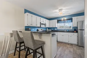 Spacious 3BR/3BA Townhome w/ 1st Floor master - Image 3