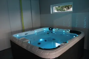 Bekväm semestervilla vid havet med privat inomhuspool + stor inomhusjacuzzi - Image 3