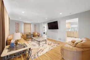 Peaceful Luxury Stay • Parking • NYC Accessible - Image 3