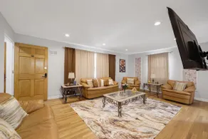 Peaceful Luxury Stay • Parking • NYC Accessible - Image 2