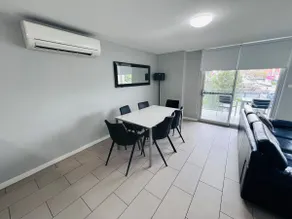 2 bedroom in Hamilton - Image 3