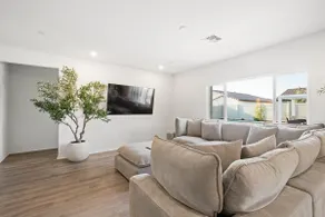 Modern, Clean, New Home + Extras - Image 2