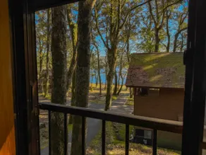 Simple stay in a bungalow like a tree house - Image 3