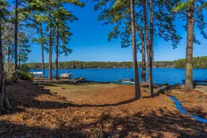 Lakefront Retreat - Image 2