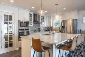 Lakefront Retreat - Image 4