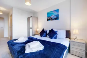 Alder House Serviced Apartment Maidenhead by 360stays - Image 5