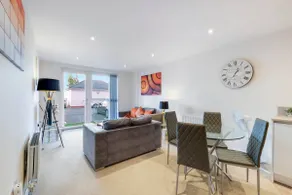 Alder House Serviced Apartment Maidenhead by 360stays - Image 3