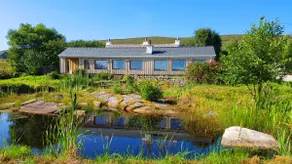 Thatched cottage with sea views - Image 3