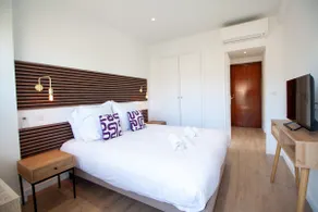 Luxury 1 Bed Apt Seafront Escape in Cannes - Image 3