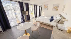 Like at the Hotel - Room in outbuilding with bathroom - Image 4