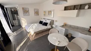 Like at the Hotel - Room in outbuilding with bathroom - Image 5