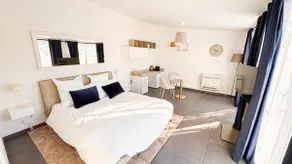 Like at the Hotel - Room in outbuilding with bathroom - Image 3