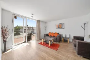 Kennet House 2 Bedroom, 2 Bathroom Apartment - Image 3