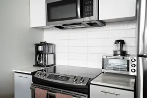 Exclusive 1BR Apt with NYC View - Image 4
