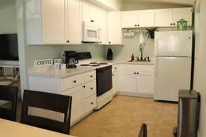 Sunny Escape - Walk to the River - Sleeps 6+ - Image 2