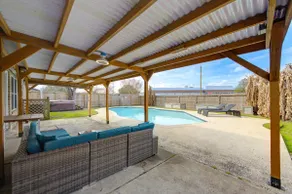 4BR Home w/ Pool • Family & Corporate Stay, Kemah - Image 5