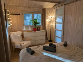 Adorable chalet avec jacuzzi privatif - Image 2