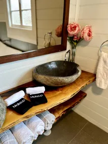 The Vine & Rail Cottage - Image 4