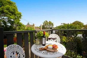 Charming Retreat in Exclusive Glebe Estate - Image 3